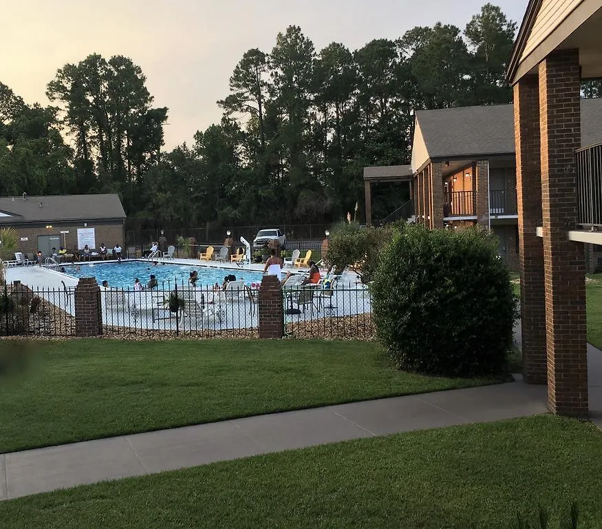 At Home Inn - Pensacola Ferry Pass Motel